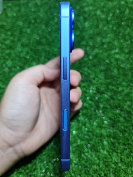 Apple iPhone 16
