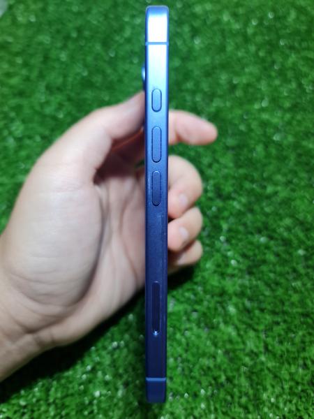 Apple iPhone 16