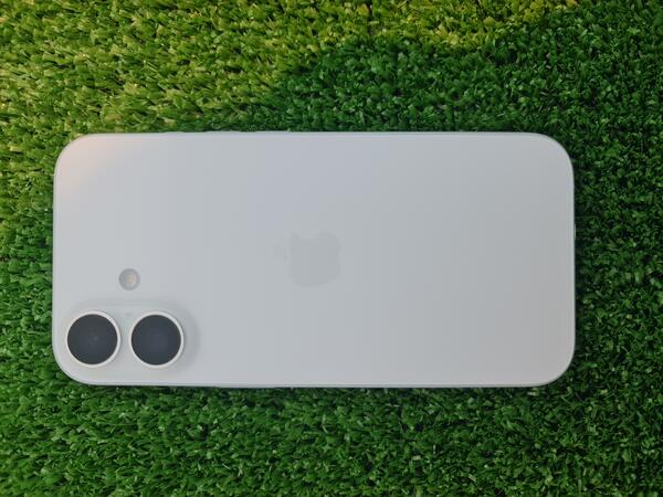 Apple iPhone 16