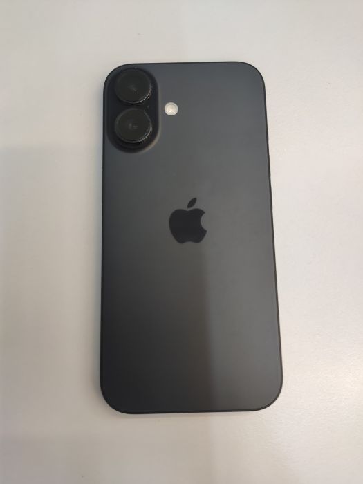 Apple iPhone 16 — photo 2 of 8