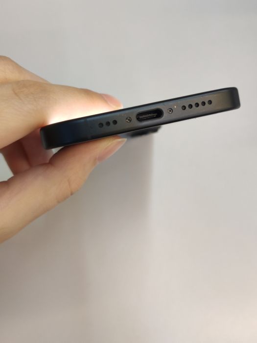 Apple iPhone 16 — photo 5 of 8