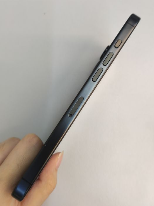 Apple iPhone 16 Pro Max — photo 3 of 11