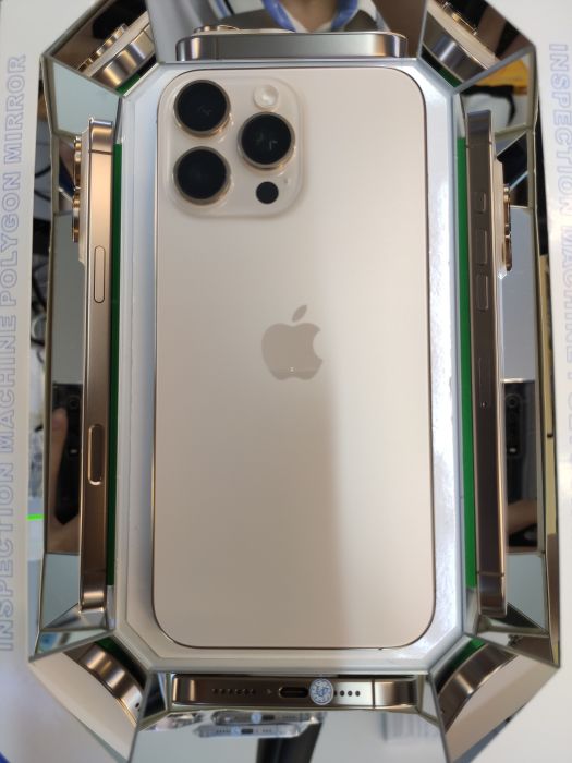 Apple iPhone 16 Pro Max — photo 2 of 10