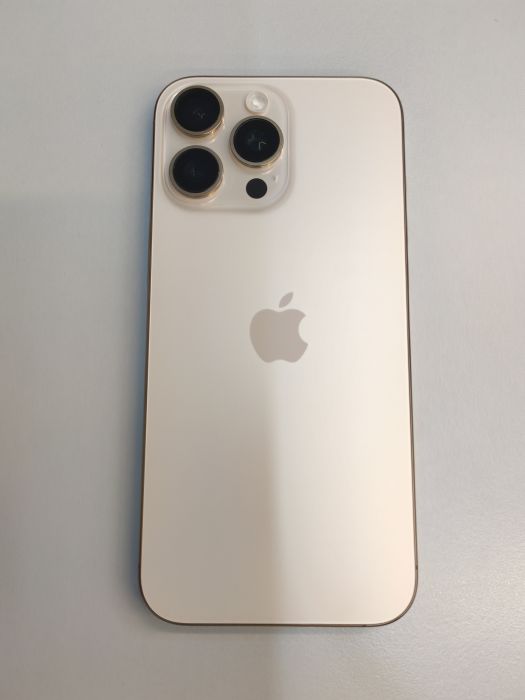 Apple iPhone 16 Pro Max — photo 4 of 10