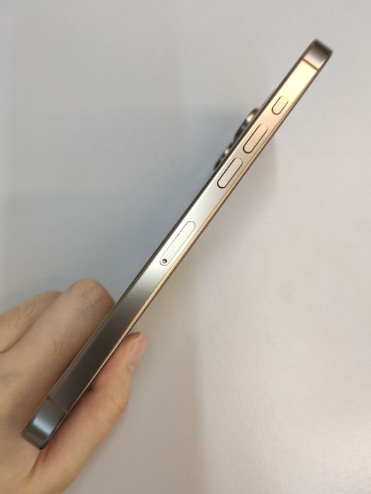 Apple iPhone 16 Pro Max — photo 5 of 10