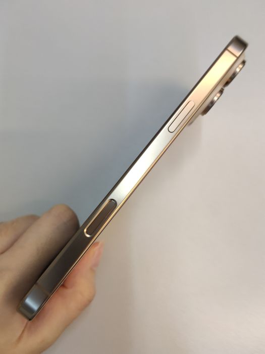 Apple iPhone 16 Pro Max — photo 6 of 10