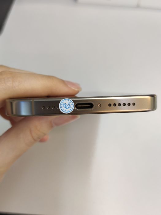 Apple iPhone 16 Pro Max — photo 7 of 10