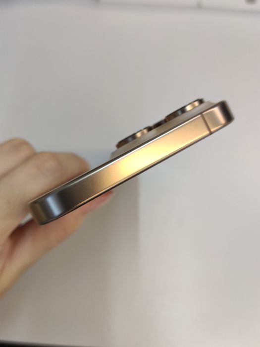 Apple iPhone 16 Pro Max — photo 8 of 10