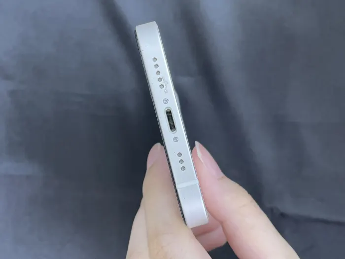 Apple iPhone 12 — photo 1 of 10