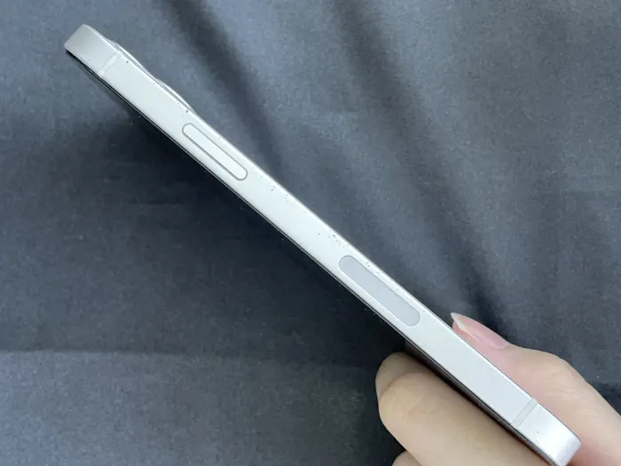 Apple iPhone 12 — photo 2 of 10