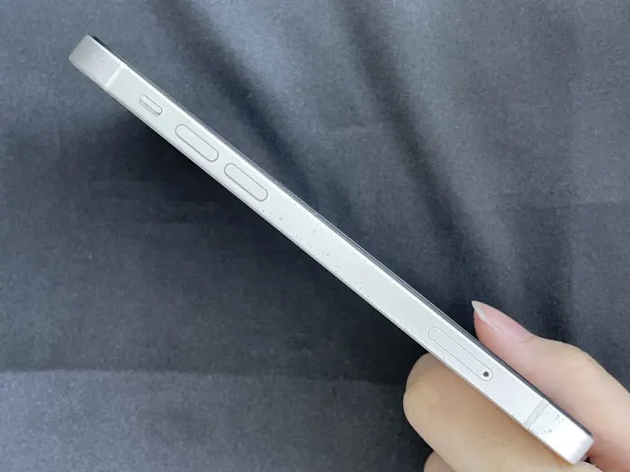 Apple iPhone 12 — photo 3 of 10