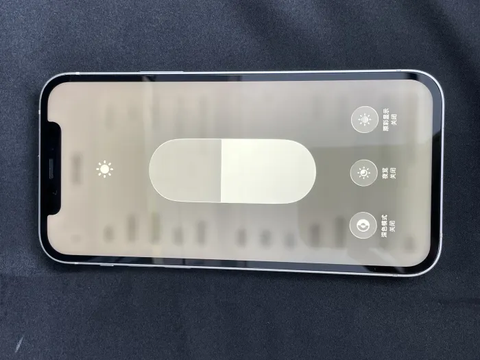Apple iPhone 12 — photo 5 of 10