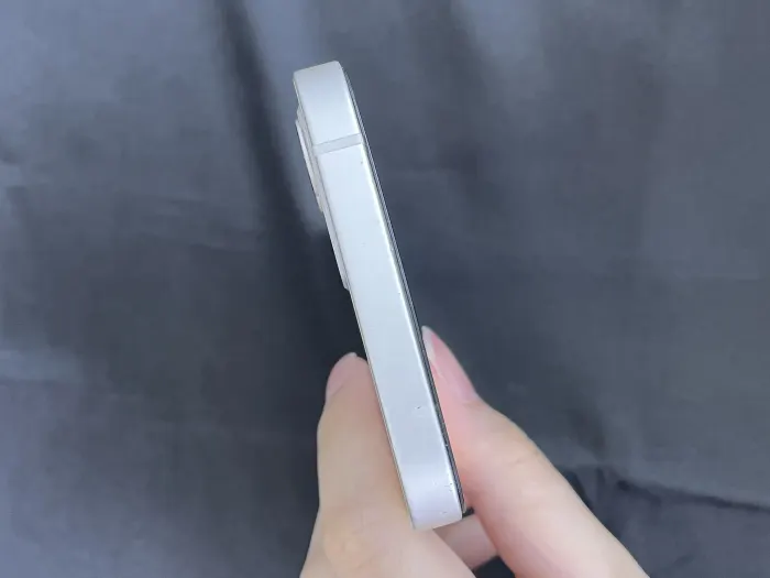 Apple iPhone 12 — photo 7 of 10