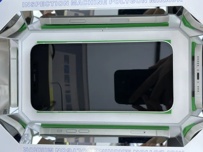 Apple iPhone 12 — photo 10 of 10