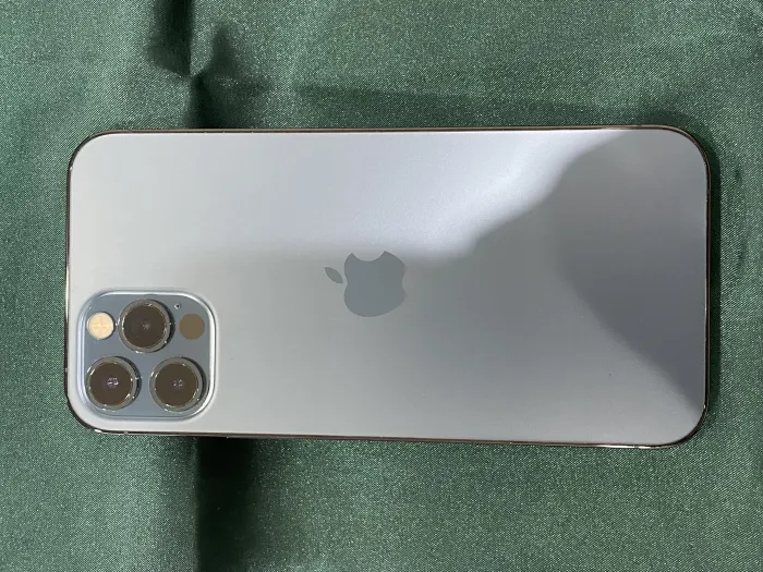 Apple iPhone 12 Pro — photo 1 of 11
