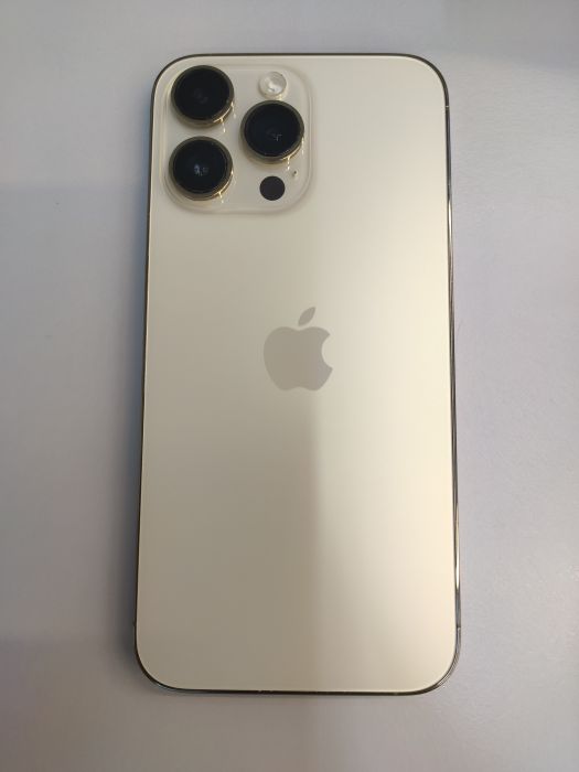 Apple iPhone 14 Pro Max — photo 2 of 11