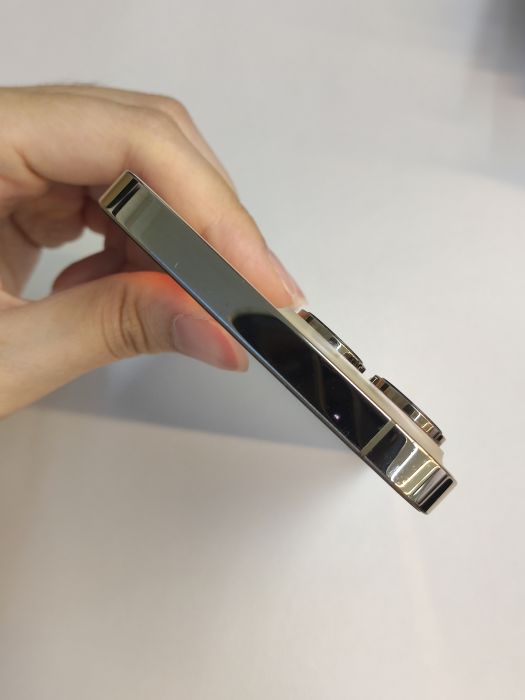 Apple iPhone 14 Pro Max — photo 6 of 11