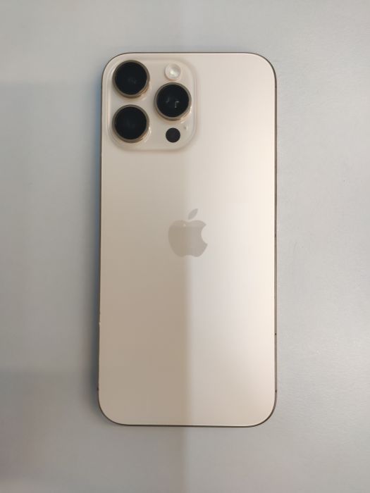 Apple iPhone 16 Pro Max — photo 4 of 10
