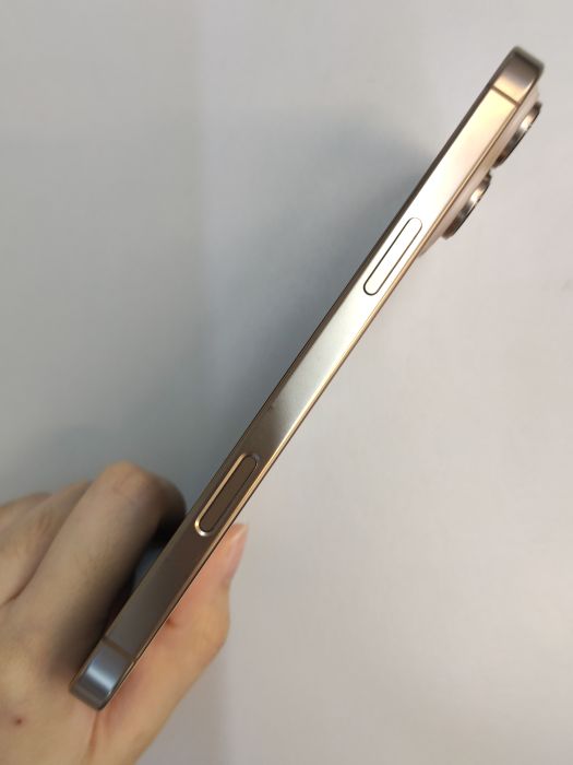 Apple iPhone 16 Pro Max — photo 6 of 10