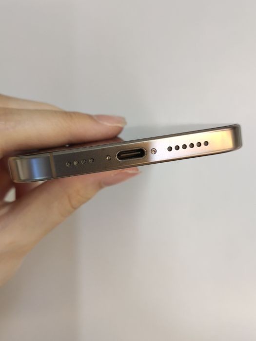 Apple iPhone 16 Pro Max — photo 7 of 10