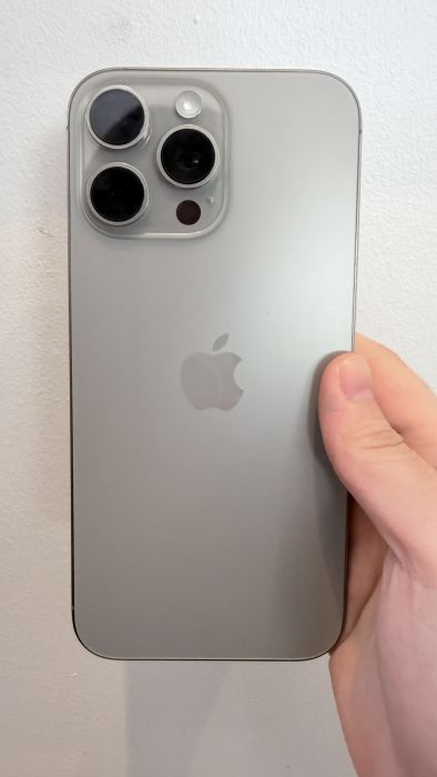 Apple iPhone 16 Pro Max — photo 2 of 9
