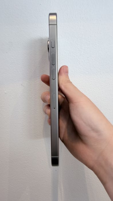 Apple iPhone 16 Pro Max — photo 3 of 9
