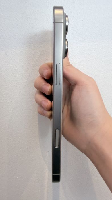 Apple iPhone 16 Pro Max — photo 4 of 9