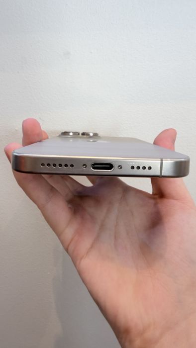 Apple iPhone 16 Pro Max — photo 5 of 9