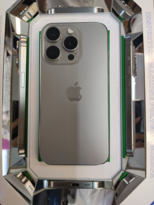 Apple iPhone 15 Pro — photo 2 of 10