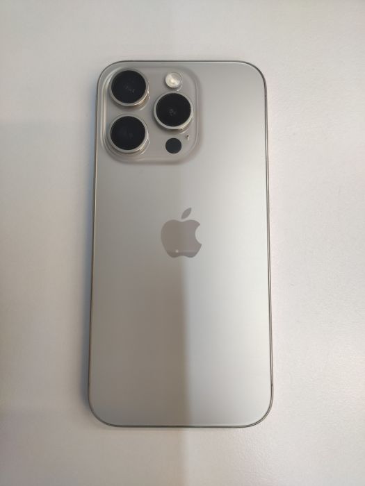 Apple iPhone 15 Pro — photo 4 of 10