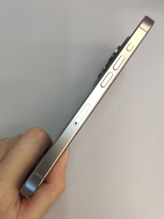 Apple iPhone 15 Pro — photo 5 of 10