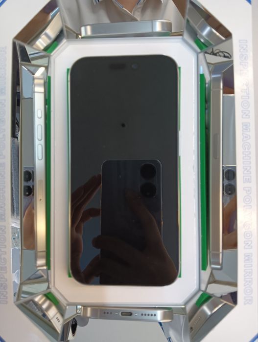 Apple iPhone 15 Pro — photo 2 of 10