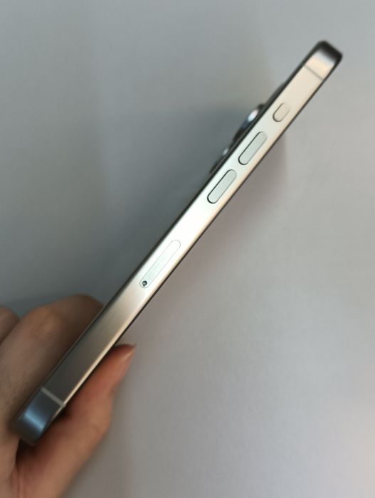 Apple iPhone 15 Pro — photo 4 of 10