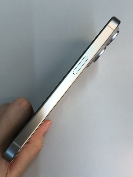 Apple iPhone 15 Pro — photo 5 of 10