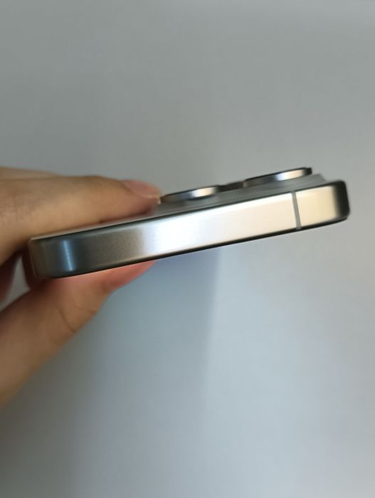 Apple iPhone 15 Pro — photo 7 of 10