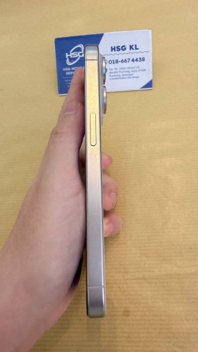 Apple iPhone 15 Pro — photo 5 of 9