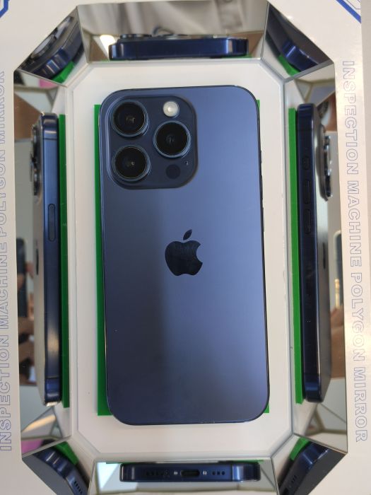 Apple iPhone 15 Pro — photo 2 of 10