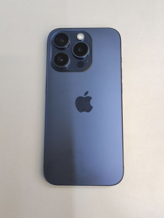 Apple iPhone 15 Pro — photo 4 of 10