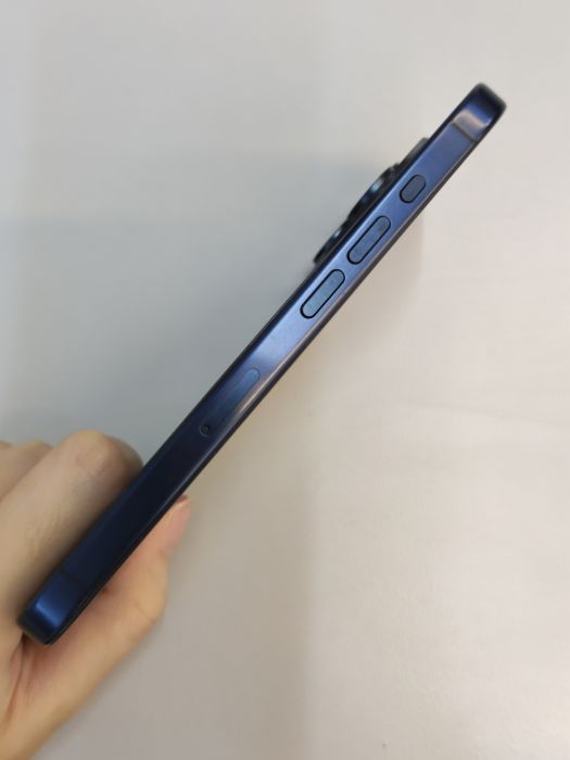 Apple iPhone 15 Pro — photo 5 of 10