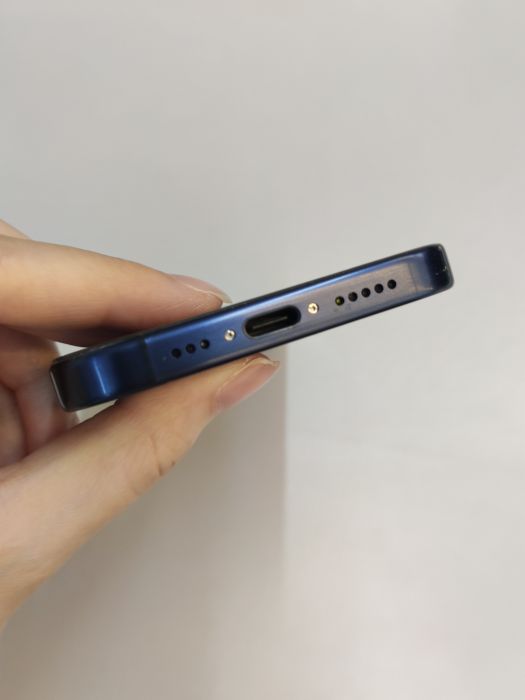 Apple iPhone 15 Pro — photo 7 of 10