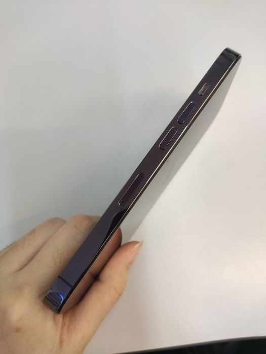 Apple iPhone 14 Pro — photo 3 of 9