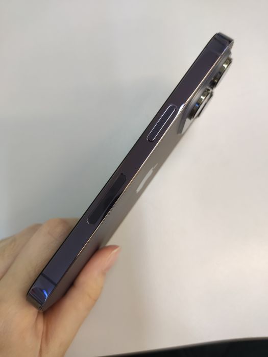 Apple iPhone 14 Pro — photo 4 of 9
