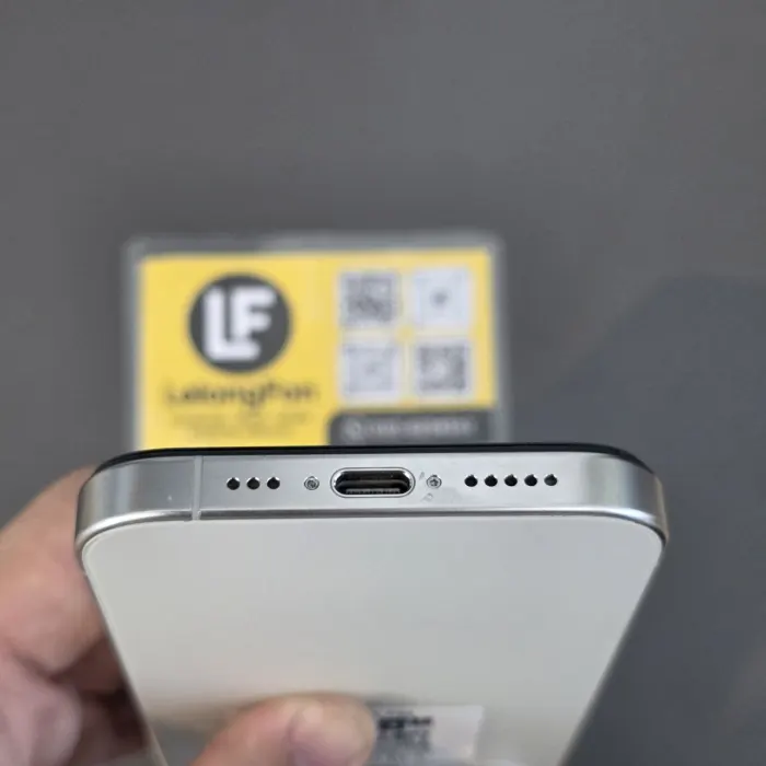 Apple iPhone 15 Pro — photo 7 of 8