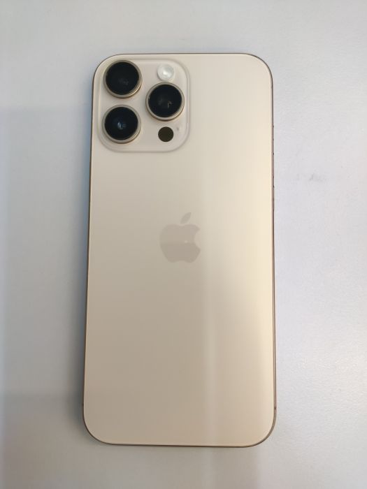 Apple iPhone 16 Pro Max — photo 2 of 8
