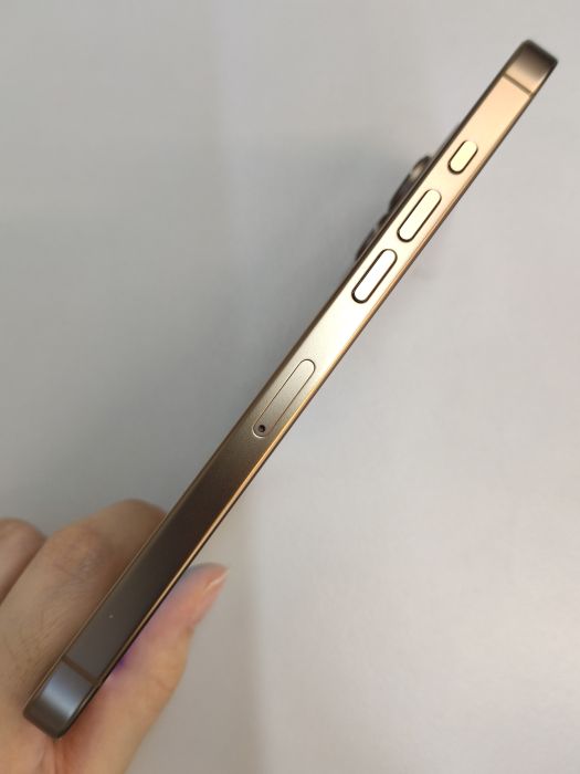 Apple iPhone 16 Pro Max — photo 3 of 8