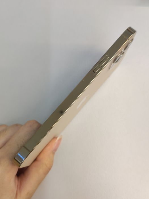 Apple iPhone 12 Pro — photo 6 of 10