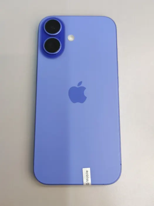 Apple iPhone 16 — photo 8 of 10