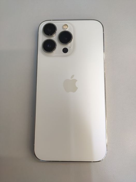 Apple iPhone 13 Pro — photo 2 of 11