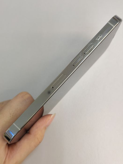 Apple iPhone 13 Pro — photo 3 of 11