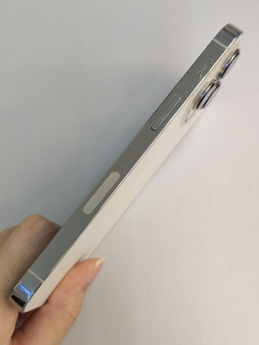 Apple iPhone 13 Pro — photo 4 of 11